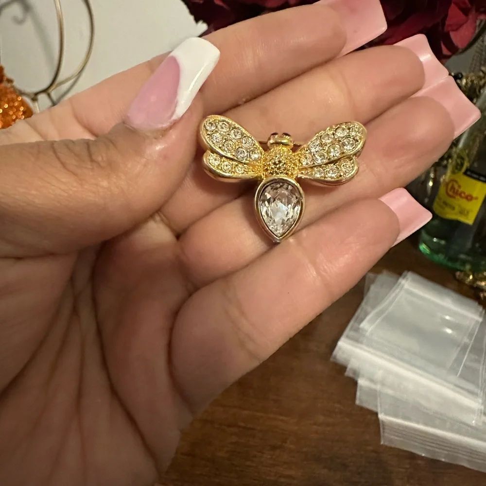 Vintage Swarovski Crystal Rhinestone Swan Logo Bee 1 1/4 x 1 Goldtone Brooch Pin